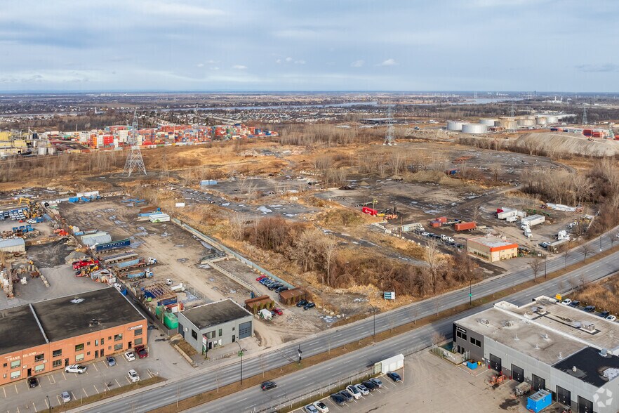 Boul Henri-Bourassa E, Montréal-Est, QC à vendre - Photo du bâtiment - Image 2 de 3