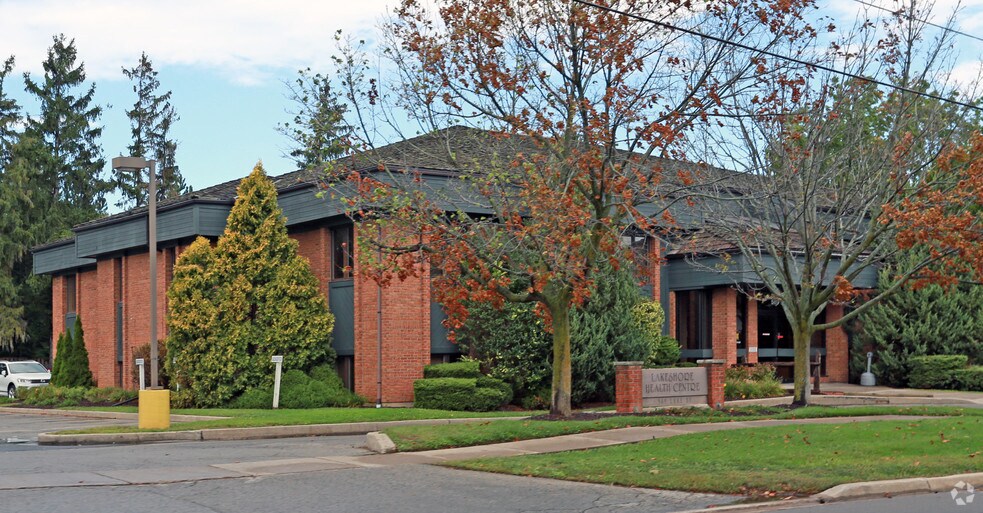 589 Lake St, St Catharines, ON for sale - Primary Photo - Image 1 of 1