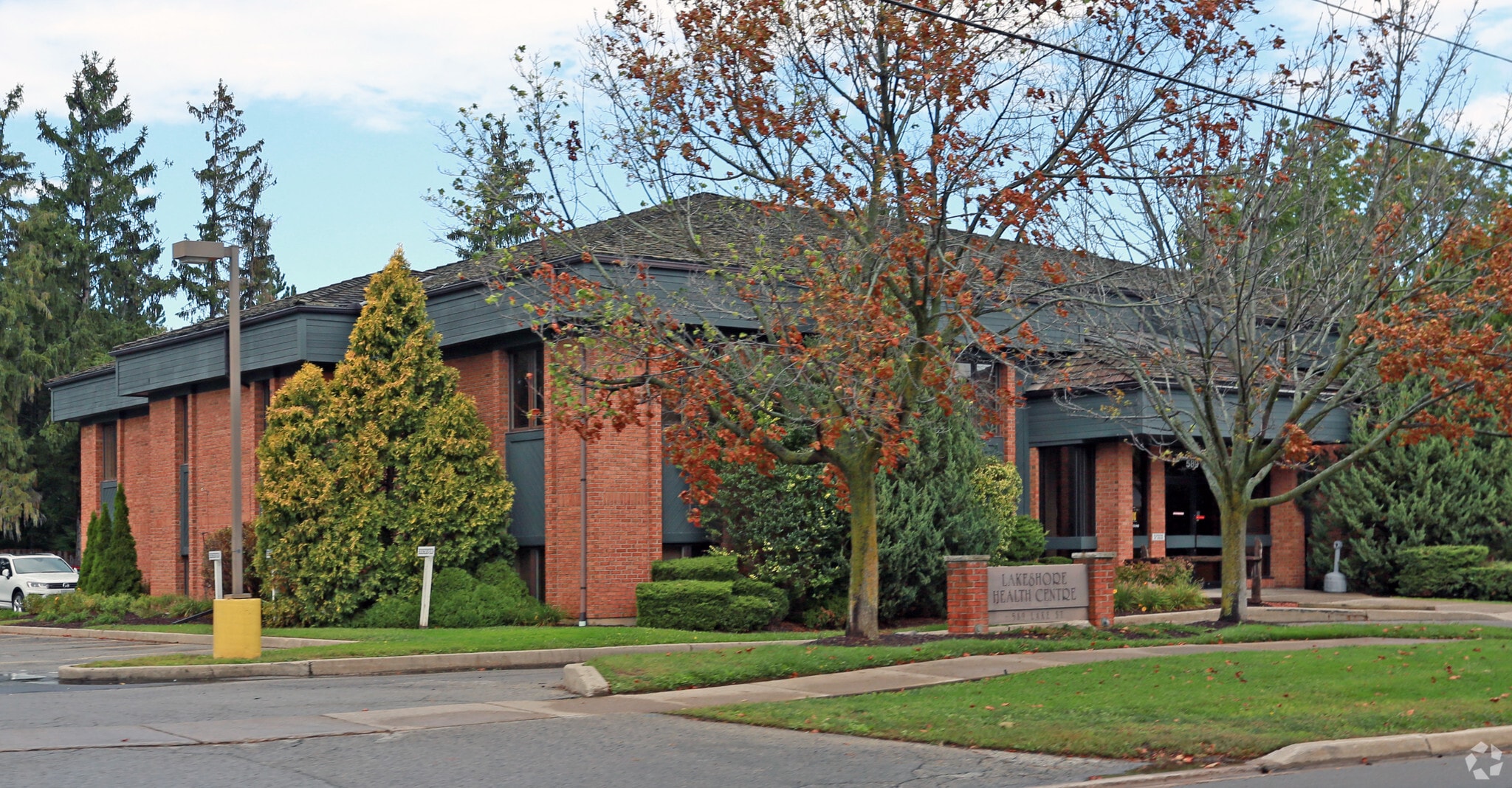 589 Lake St, St Catharines, ON for lease Building Photo- Image 1 of 11