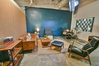 14723-14825 Oxnard St, Van Nuys, CA for lease Interior Photo- Image 2 of 14