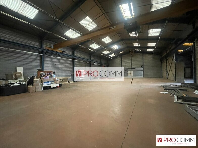 Flex in Vernouillet for sale - Building Photo - Image 2 of 4