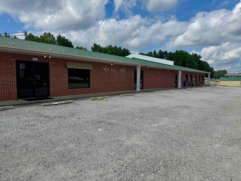 1316-1320 W Danville St, South Hill, VA for lease - Building Photo - Image 2 of 12