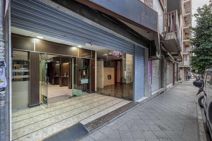 Commerce de détail dans Granada, Granada à vendre - Photo du bâtiment - Image 1 de 28