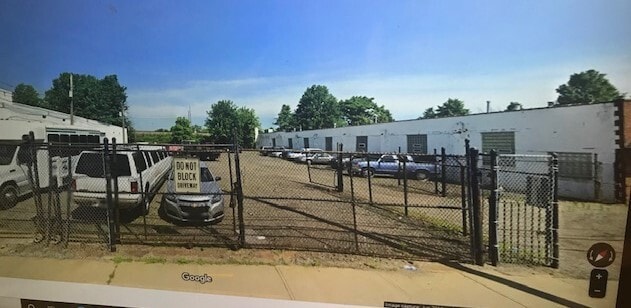 19015 St Clair Ave, Cleveland, OH for lease - Building Photo - Image 2 of 8