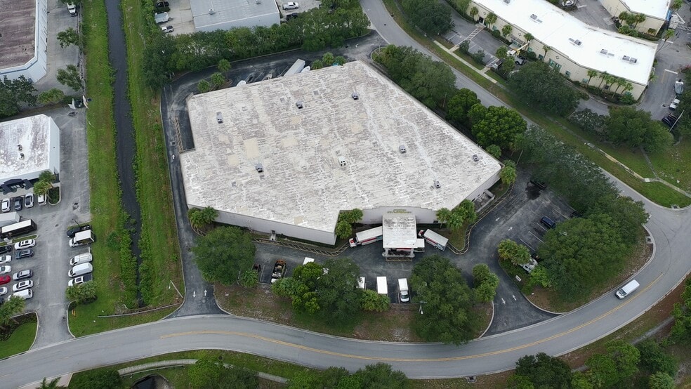 1125 Jupiter Park Dr, Jupiter, FL à vendre - Photo du bâtiment - Image 3 de 7