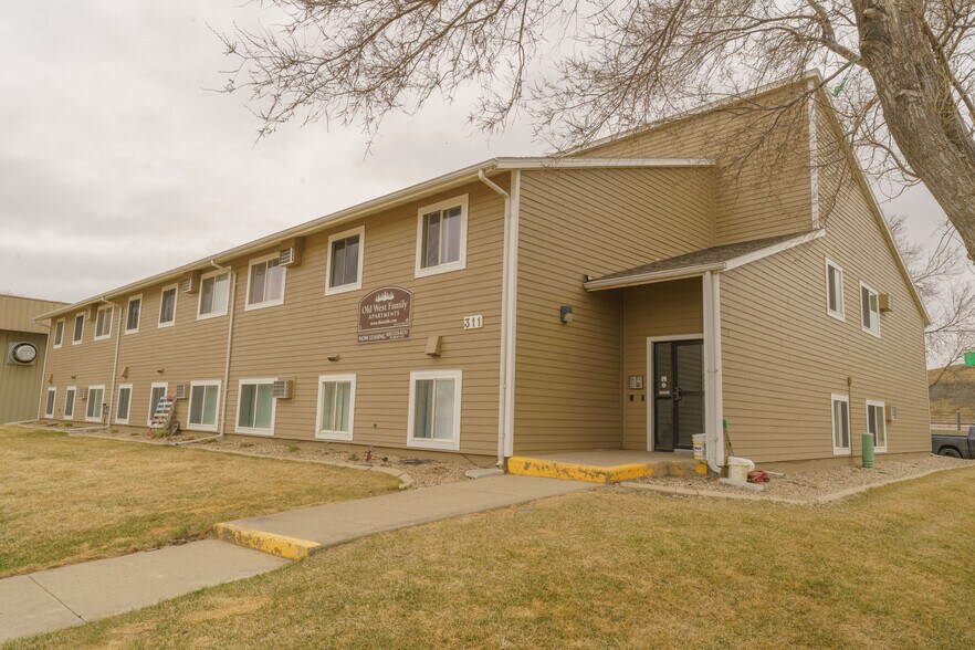 213 N Deadwood St, Fort Pierre, SD à vendre - Photo du bâtiment - Image 3 de 15