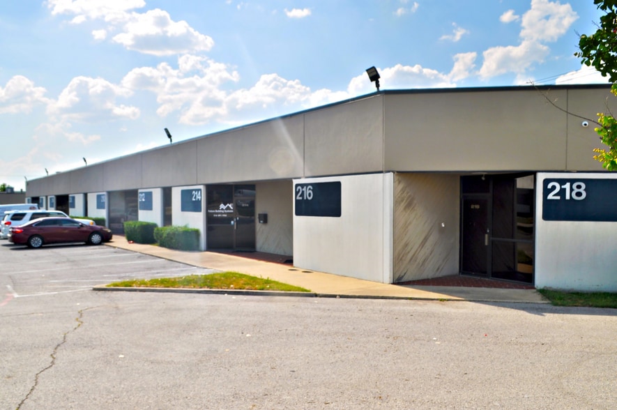 11857 Judd Ct, Dallas, TX for lease - Building Photo - Image 2 of 7