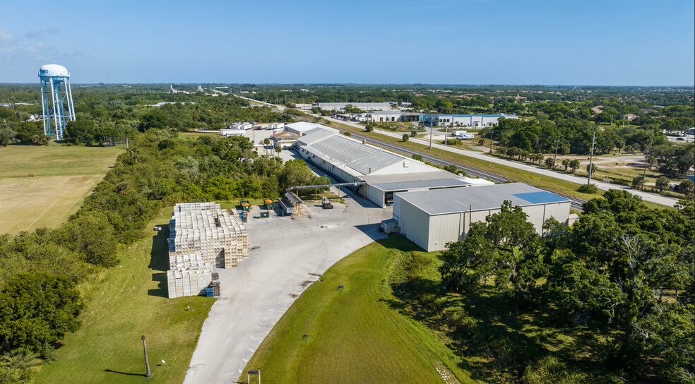 2600 45th St, Vero Beach, FL à vendre - Photo du bâtiment - Image 2 de 12