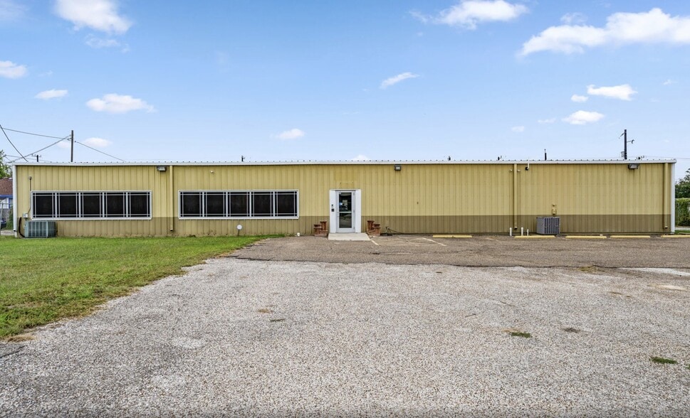 917 S Staples St portefeuille de 3 propriétés à vendre sur LoopNet.ca - Photo du bâtiment - Image 2 de 34