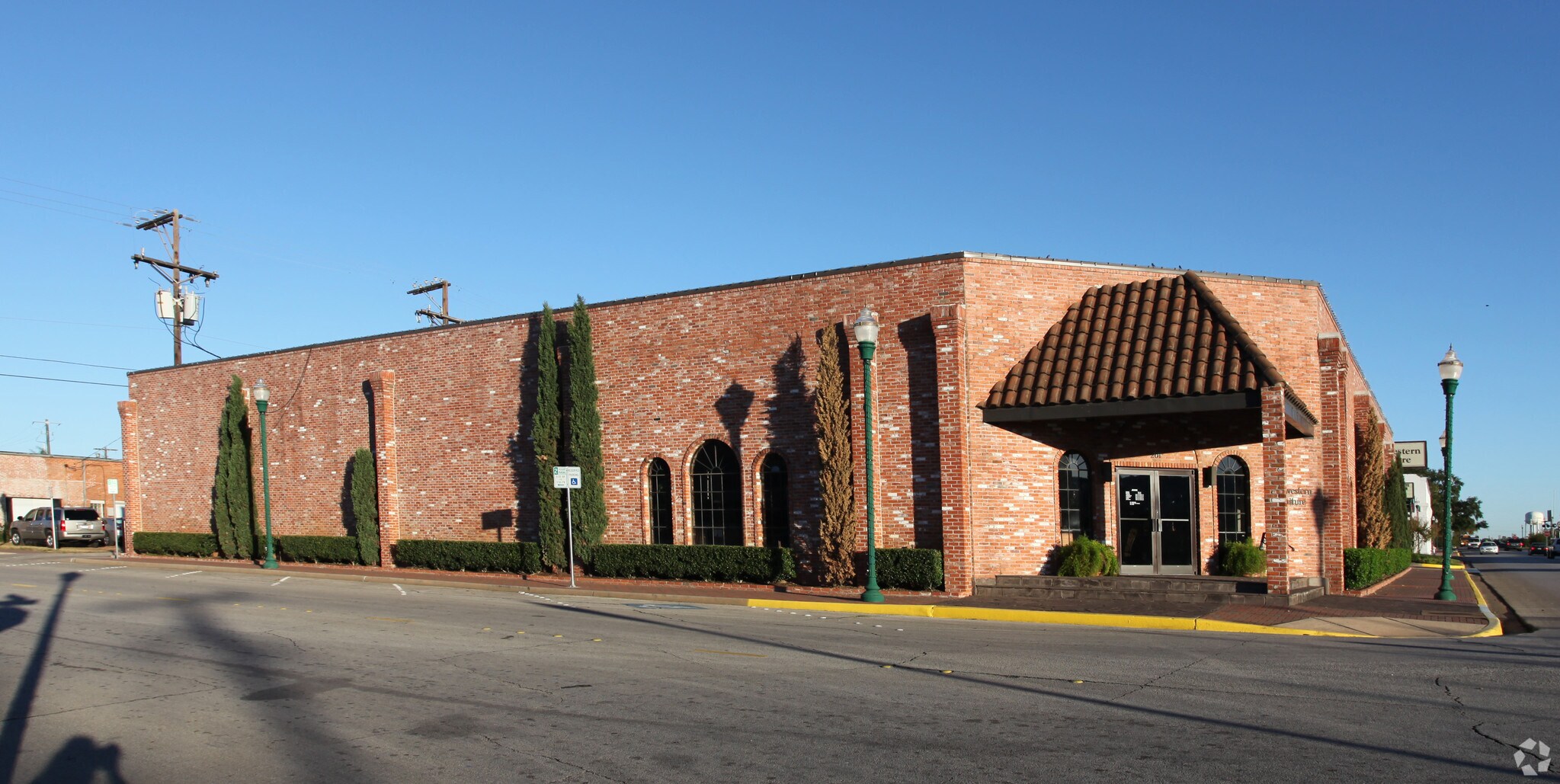201 N Pacific St, Conroe, TX for lease Building Photo- Image 1 of 51