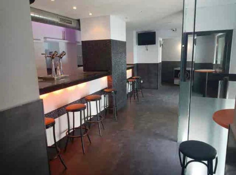 Retail in Cáceres, Cáceres for sale Interior Photo- Image 1 of 6