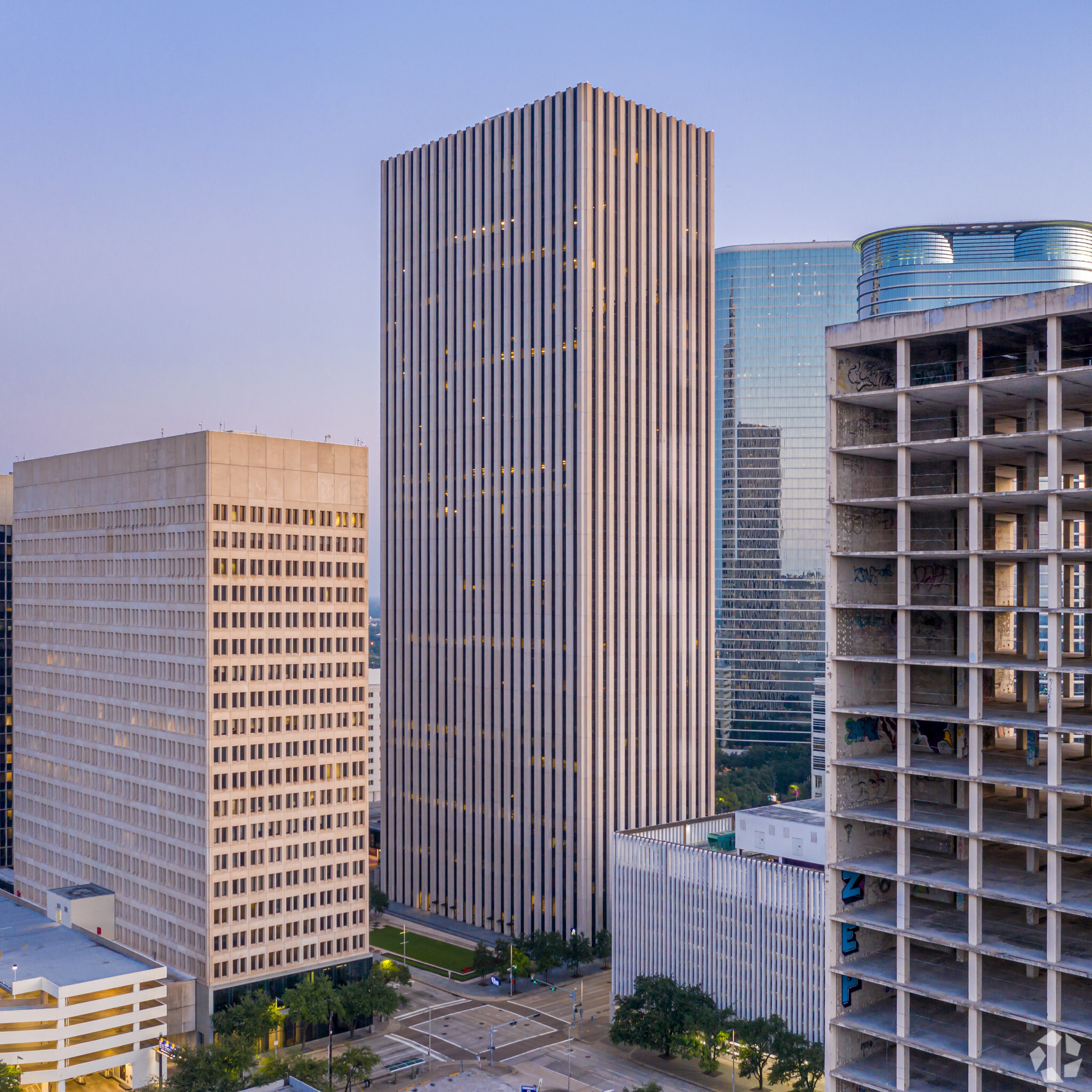 601 Jefferson St, Houston, TX for lease Building Photo- Image 1 of 34