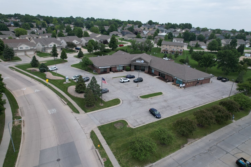 6811-6831 S 167th St, Omaha, NE for lease - Building Photo - Image 2 of 12