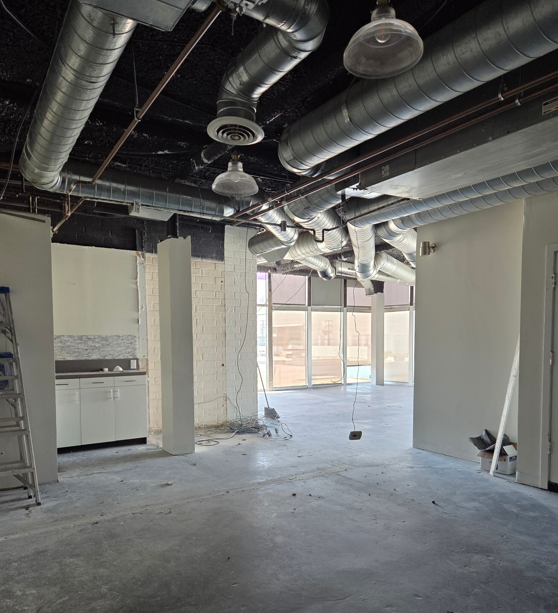 8455 Beverly Blvd, Los Angeles, CA for lease Interior Photo- Image 1 of 5