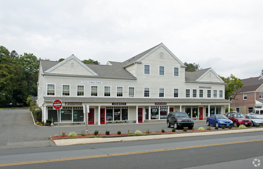 551-555 Post Rd, Darien, CT à louer - Photo principale - Image 1 de 6