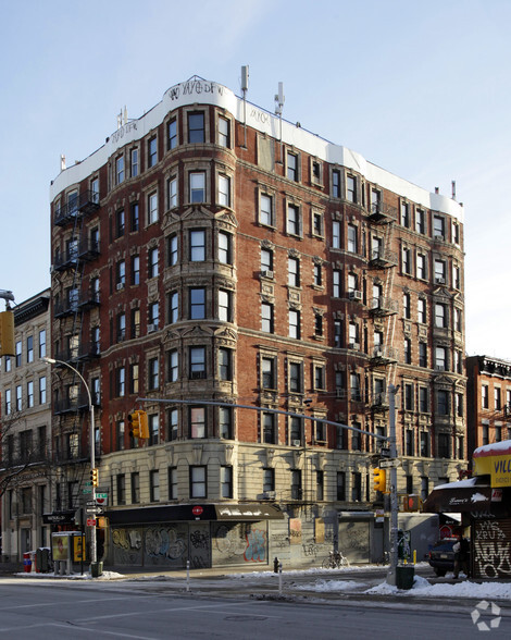 104-106 Second Ave, New York, NY for lease - Primary Photo - Image 3 of 6