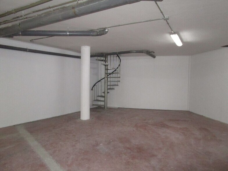 Commerce de détail dans Salamanca à louer - Photo du bâtiment - Image 2 de 2