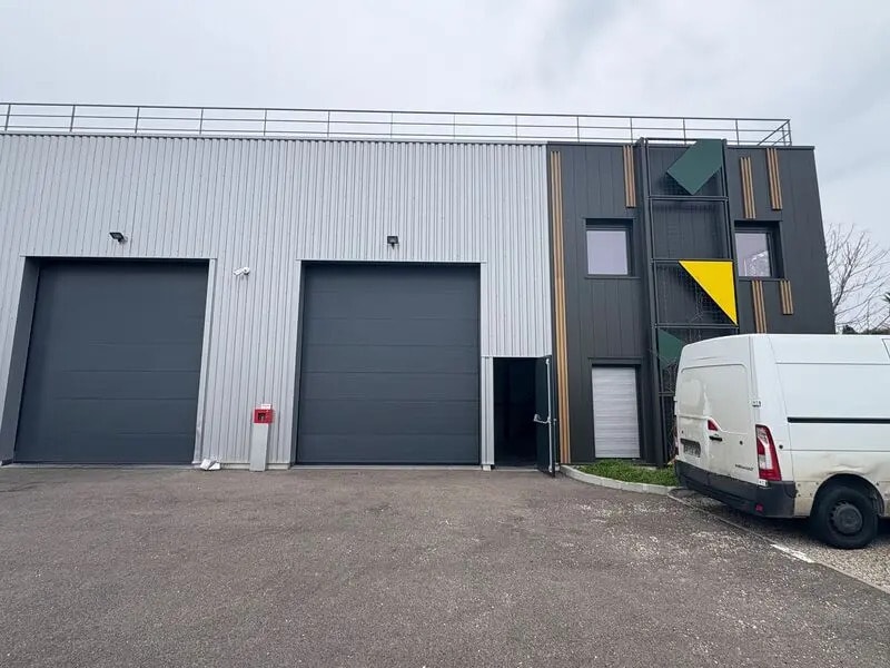 Industrial in Saint-Priest for lease Building Photo- Image 1 of 10