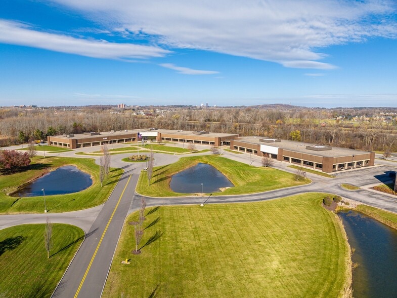 500 Canal View Blvd, Rochester, NY à louer - Photo du bâtiment - Image 3 de 46