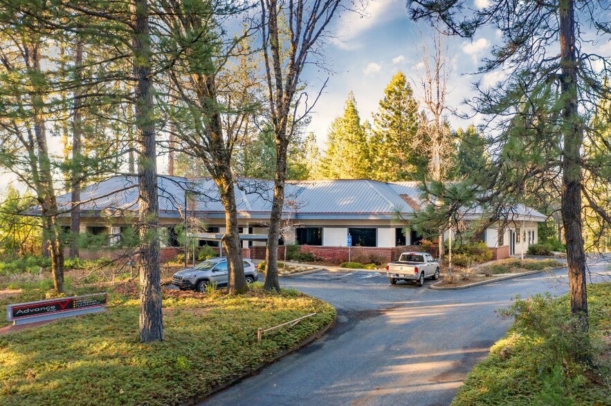 400 Crown Point Cir, Grass Valley, CA for sale - Building Photo - Image 1 of 1