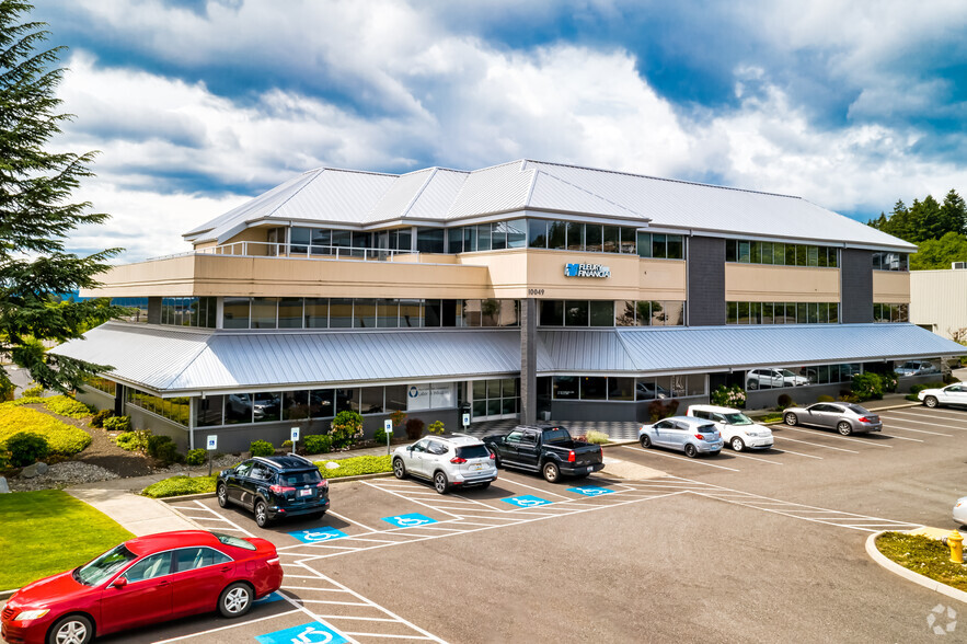 10049 Kitsap Mall Blvd, Silverdale, WA for lease - Primary Photo - Image 1 of 3