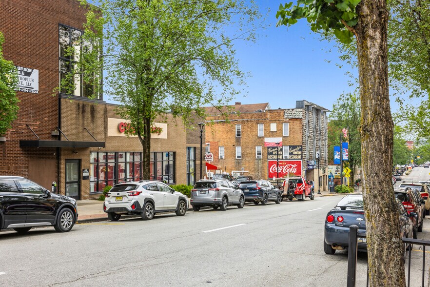 496 High St, Morgantown, WV à vendre - Photo du bâtiment - Image 2 de 3