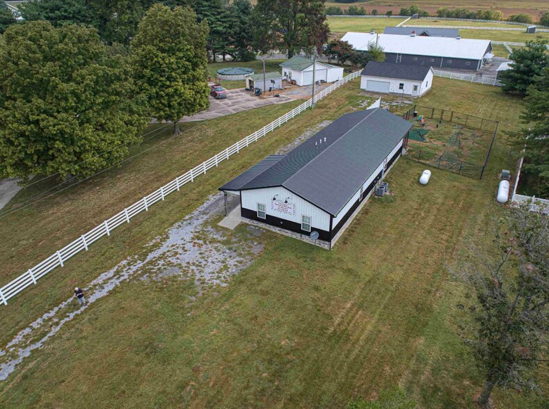 1601 ST RTE 56E STATE ROUTE 56E, Morganfield, KY à vendre - Photo du bâtiment - Image 3 de 32