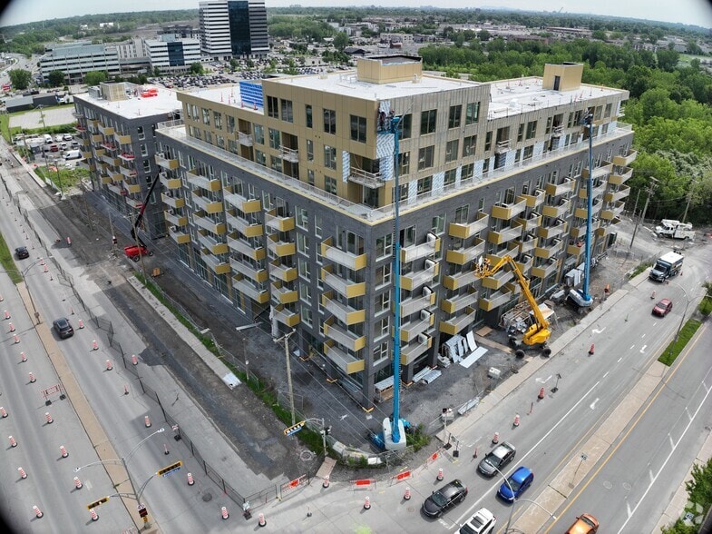300 Boul Saint-Martin O, Laval, QC à louer - Communauté Matterport - Image 2 de 12