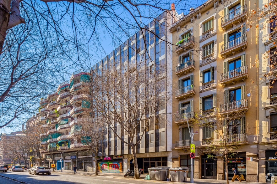 Carrer d'Aragó, 141, Barcelona, Barcelona for lease - Building Photo - Image 3 of 9