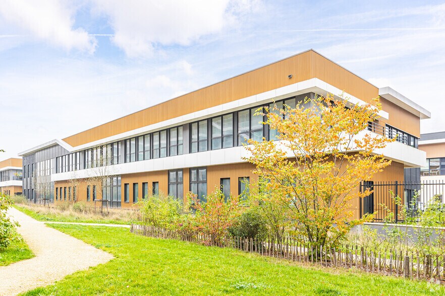 Flex dans Nanterre à louer - Photo du bâtiment - Image 3 de 3