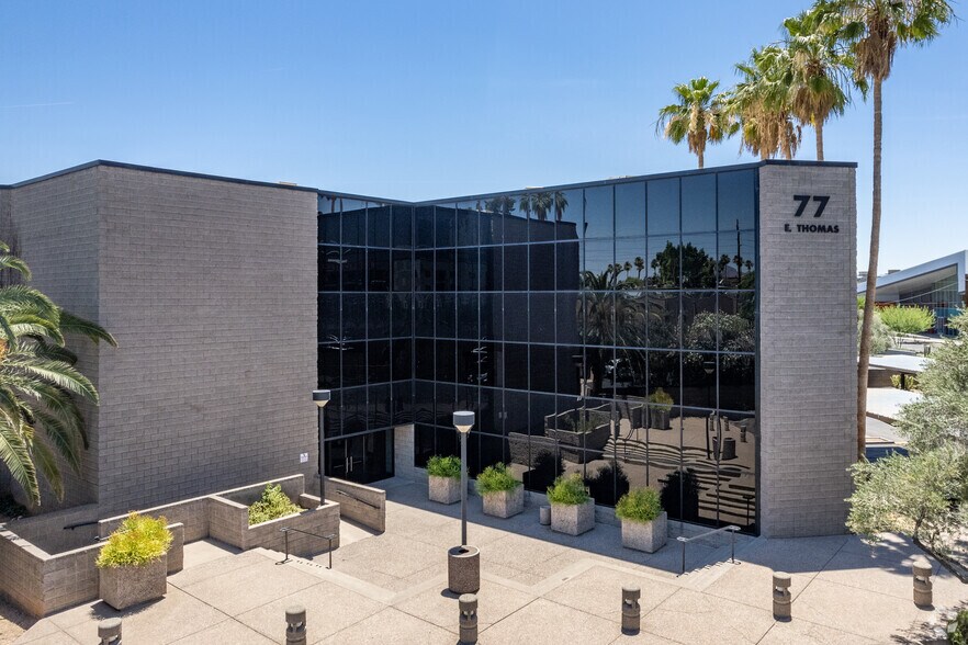 77 E Thomas Rd, Phoenix, AZ à louer - Photo du bâtiment - Image 1 de 3