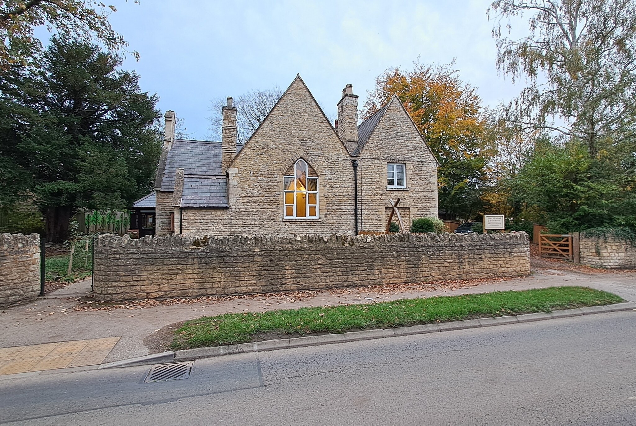 Old Wolverton Rd, Milton Keynes for sale Primary Photo- Image 1 of 5