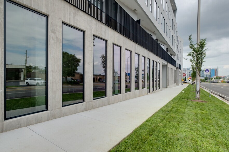 1009 8th Ave S, Nashville, TN à louer - Photo du bâtiment - Image 3 de 21