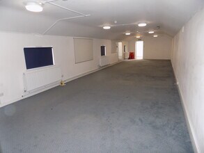 High St, Battle for lease Interior Photo- Image 2 of 3