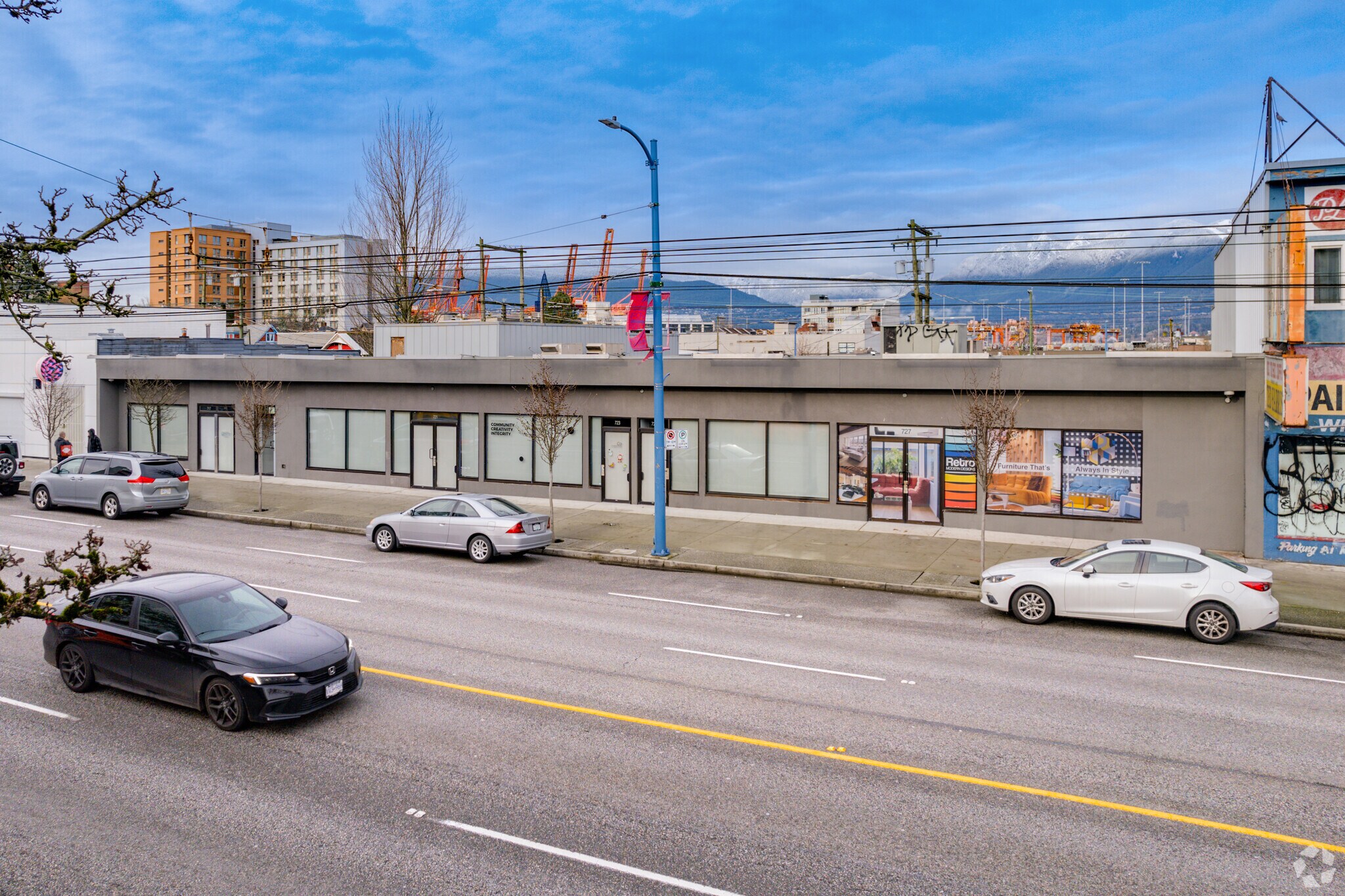 717-727 E Hastings St, Vancouver, BC à louer Photo principale- Image 1 de 5