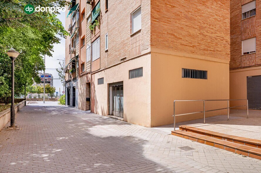 Calle María Goyri, 80, Granada, Granada for sale - Building Photo - Image 1 of 9