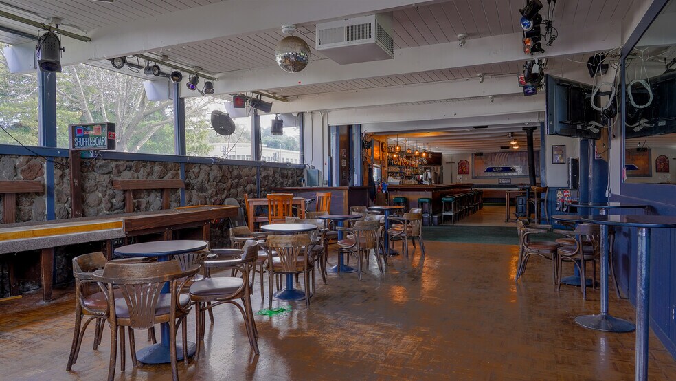 7377 Redwood Blvd, Novato, CA à louer - Photo du bâtiment - Image 2 de 8