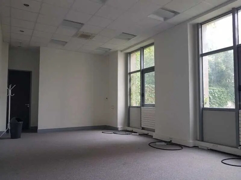 Office in Levallois-Perret for lease Building Photo- Image 1 of 5