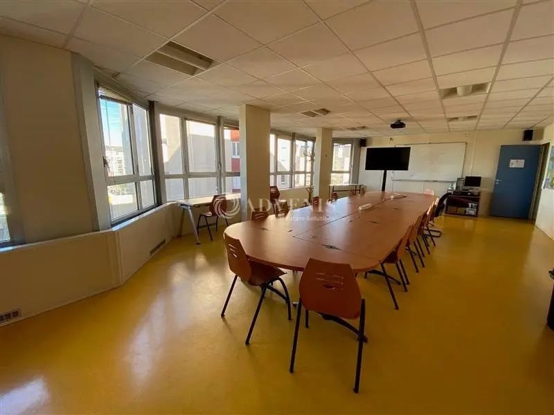 Office in Noisy-le-Grand for sale Interior Photo- Image 1 of 12
