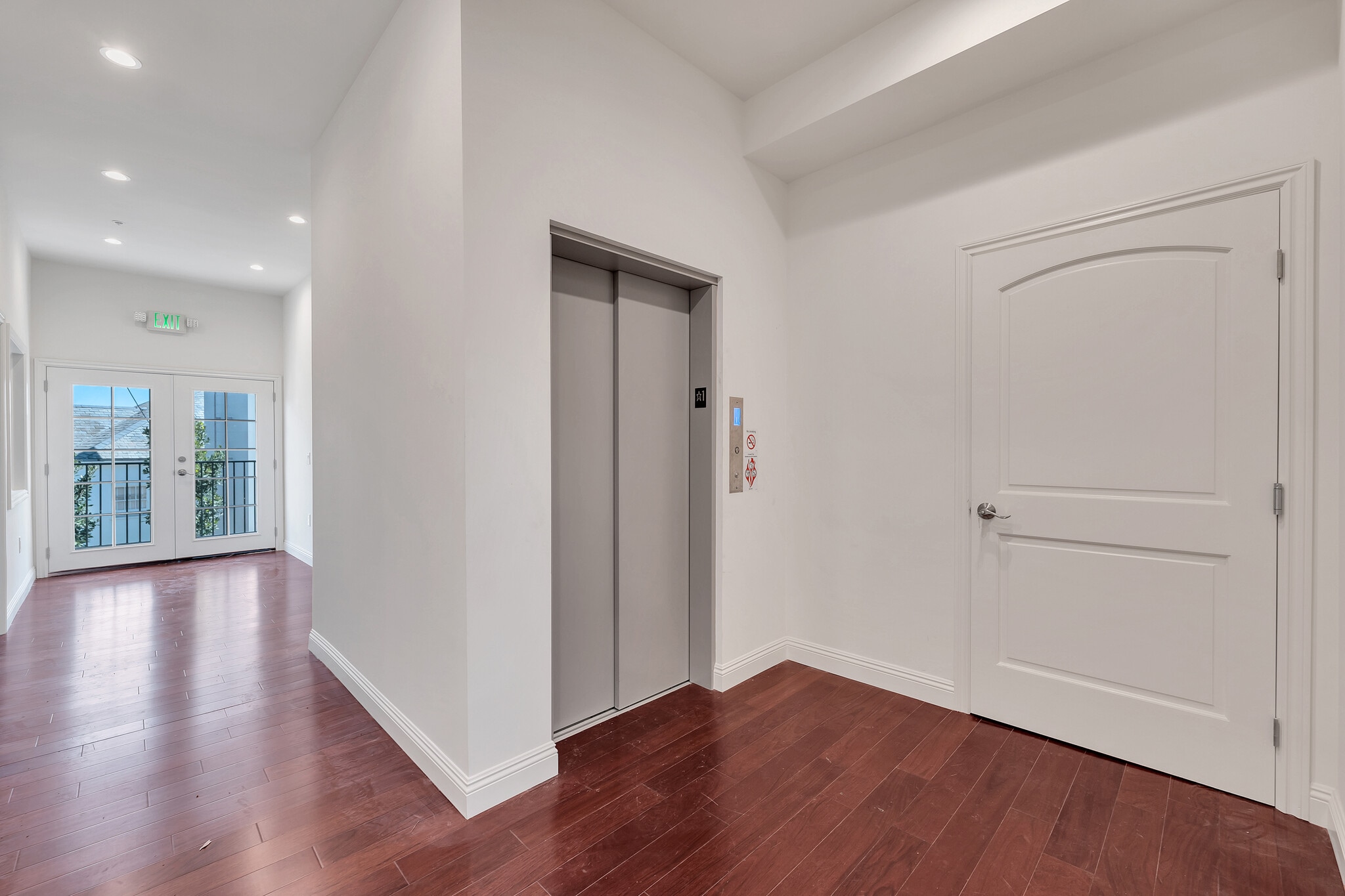 1112 N Sherbourne Dr, West Hollywood, CA for lease Interior Photo- Image 1 of 19