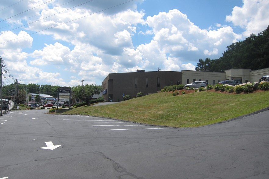 56 Middlesex Tpke, Burlington, MA à louer - Photo du bâtiment - Image 3 de 12