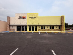 2006 N 10th St, McAllen, TX à louer Photo intérieure- Image 1 de 13