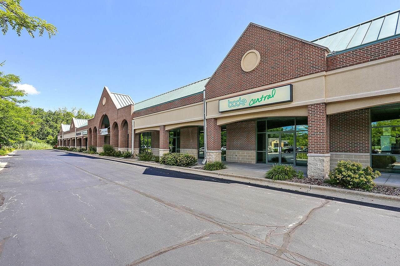 2450 Velp Ave, Howard, WI à louer Photo du bâtiment- Image 1 de 13