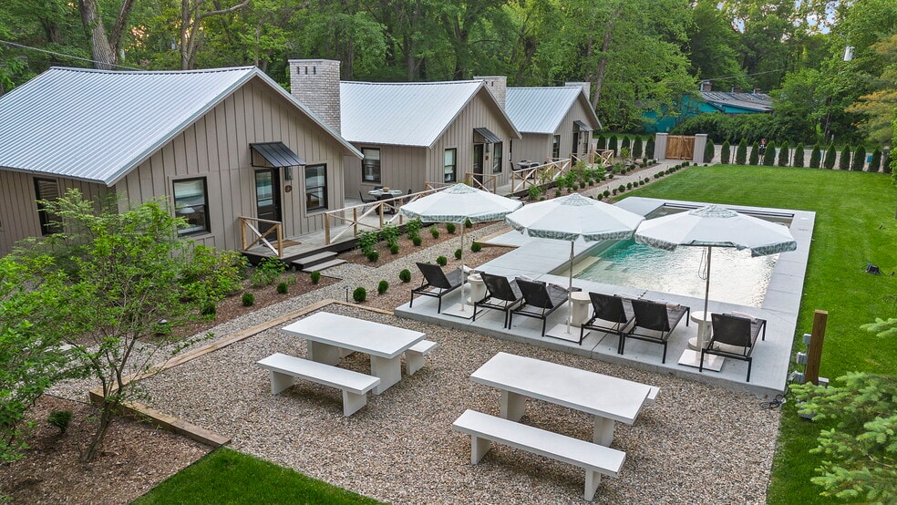 10222 Town Line Road, Union Pier, MI portefeuille de 1 propriétés à vendre sur LoopNet.ca - Photo du bâtiment - Image 2 de 12