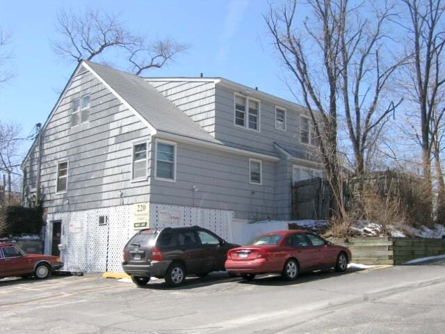 220 S Service Rd, Roslyn Heights, NY à vendre - Photo du bâtiment - Image 2 de 3