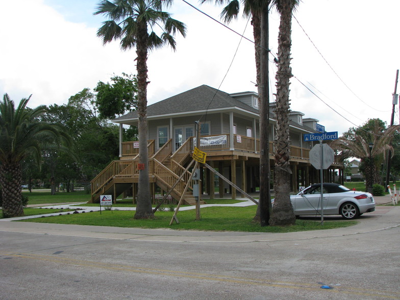 601 5th St, Kemah, TX à louer - Photo du bâtiment - Image 2 de 21