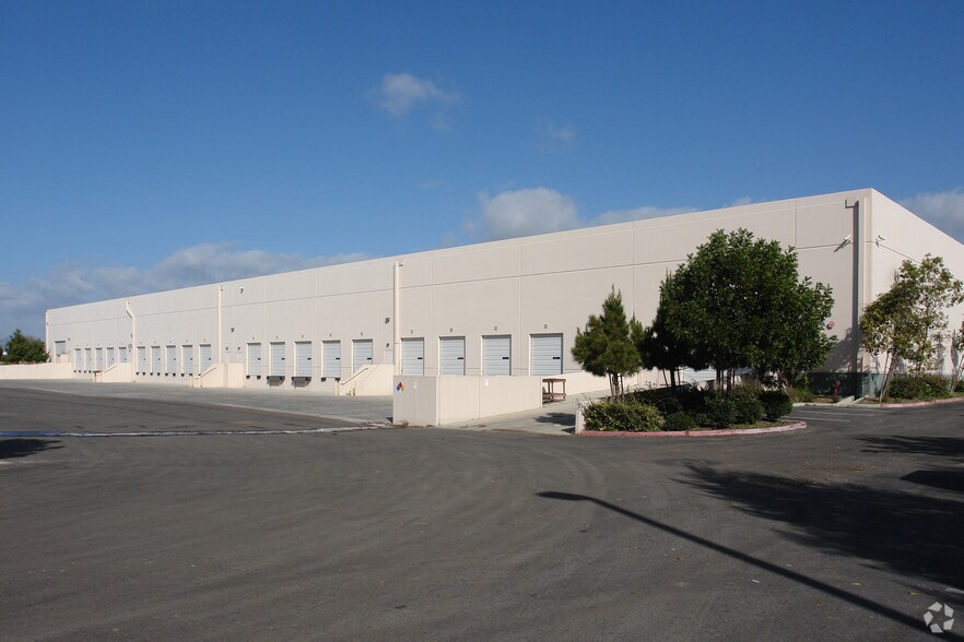 7685 Siempre Viva Rd, San Diego, CA à vendre - Photo du bâtiment - Image 3 de 15