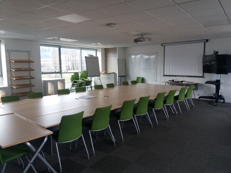 Office in Grenoble for lease - Interior Photo - Image 2 of 3