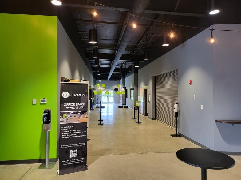 13678 Silverstone Dr, Fishers, IN à louer - Photo du bâtiment - Image 3 de 5