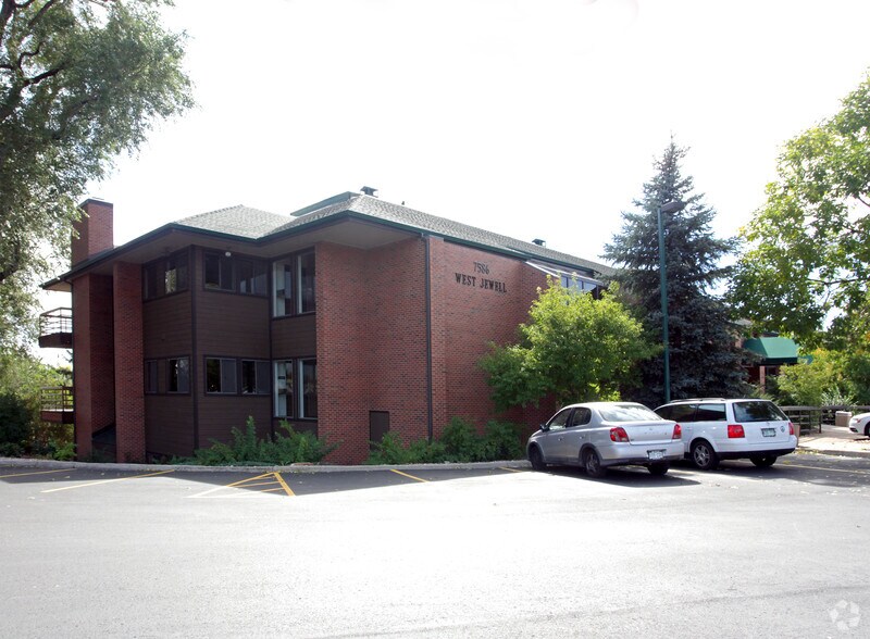 7586 W Jewell Ave, Lakewood, CO à vendre - Photo du bâtiment - Image 2 de 38